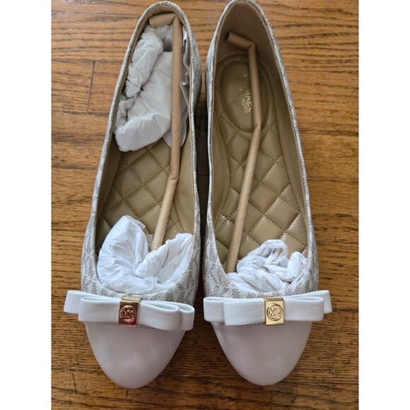 Michael Kors Womens Logo Andrea Ballet Flat Size 7.5M Vanilla - Picture 4 of 6